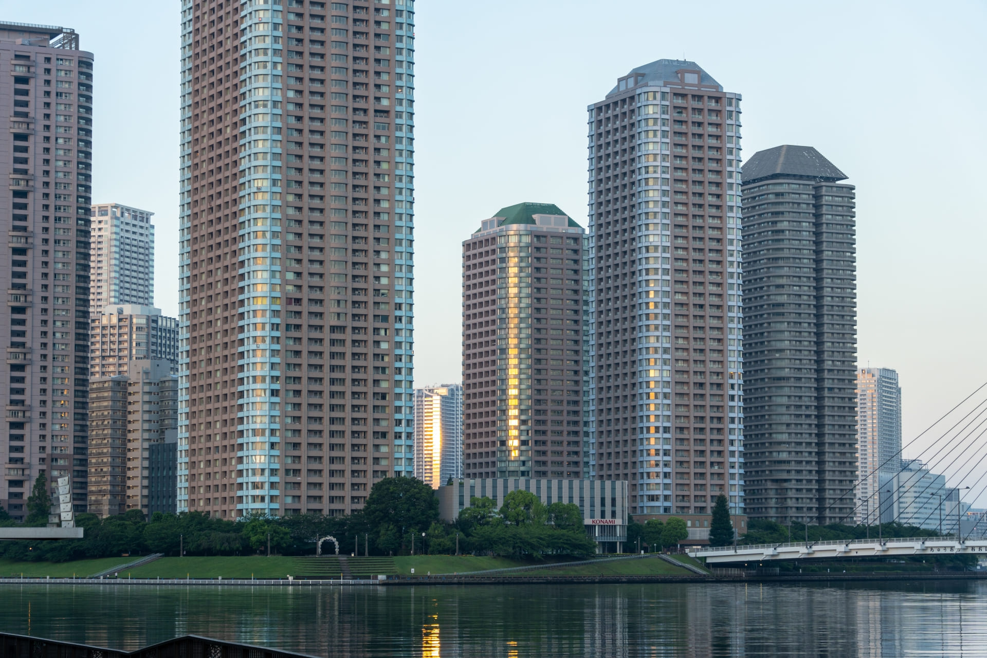 高層マンション群リバーシティ21の魅力は？佃エリアの住環境を探る